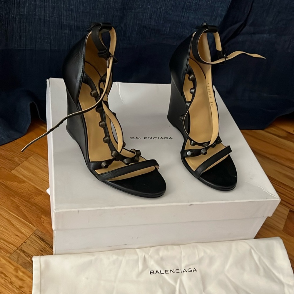 BALENCIAGA STUDDED LEATHER WEDGES 💋